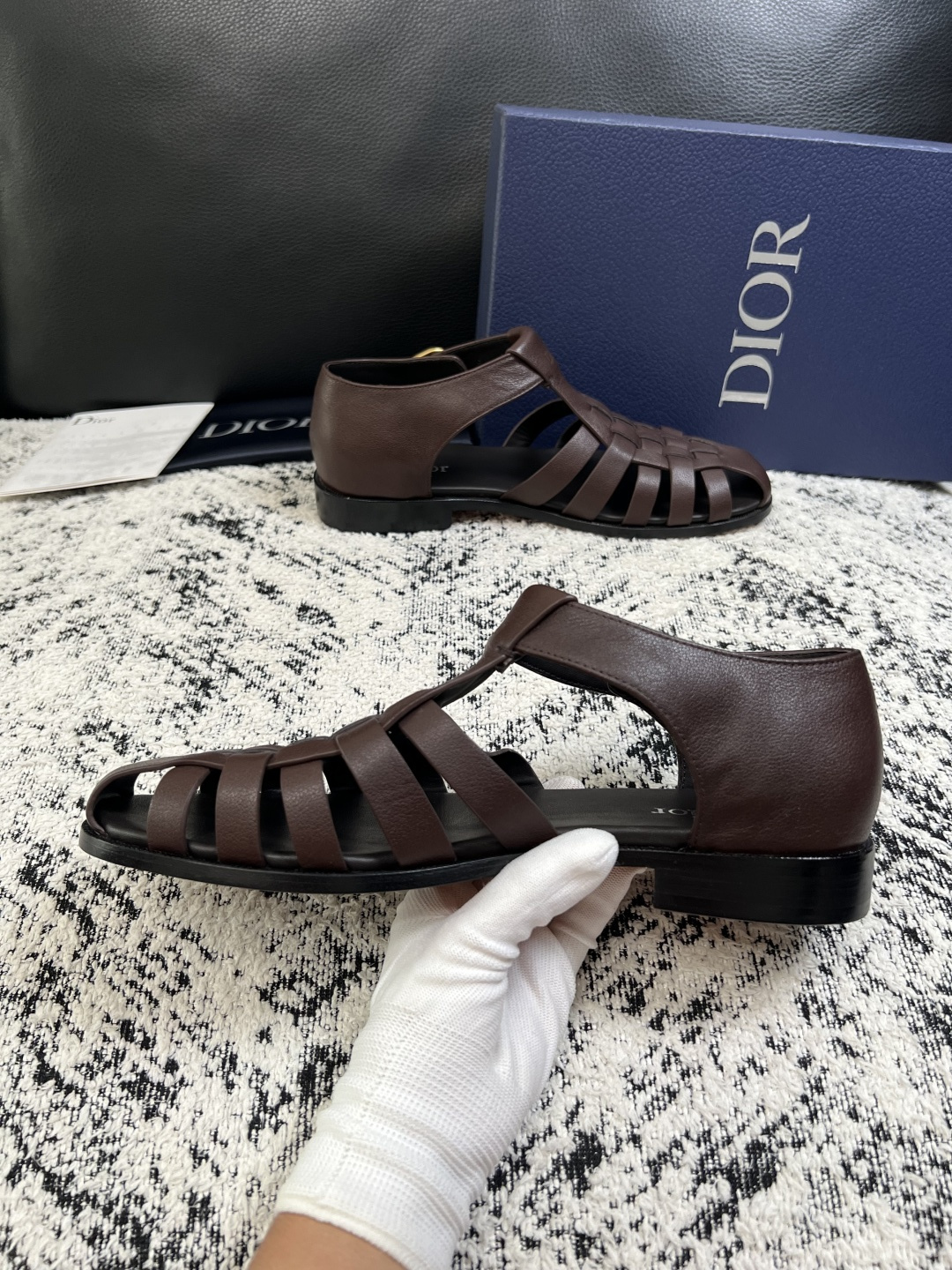 Dior  高品质  顶级工艺品  迪奥  皮鞋系列专柜同步原厂配置，意大利进口牛皮，全进口水染牛皮里垫，鞋底：原厂特供