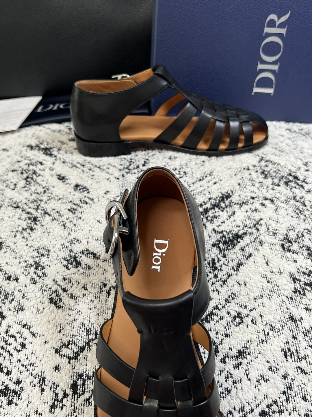 Dior  高品质  顶级工艺品  迪奥  皮鞋系列专柜同步原厂配置，意大利进口牛皮，全进口水染牛皮里垫，鞋底：原厂特供