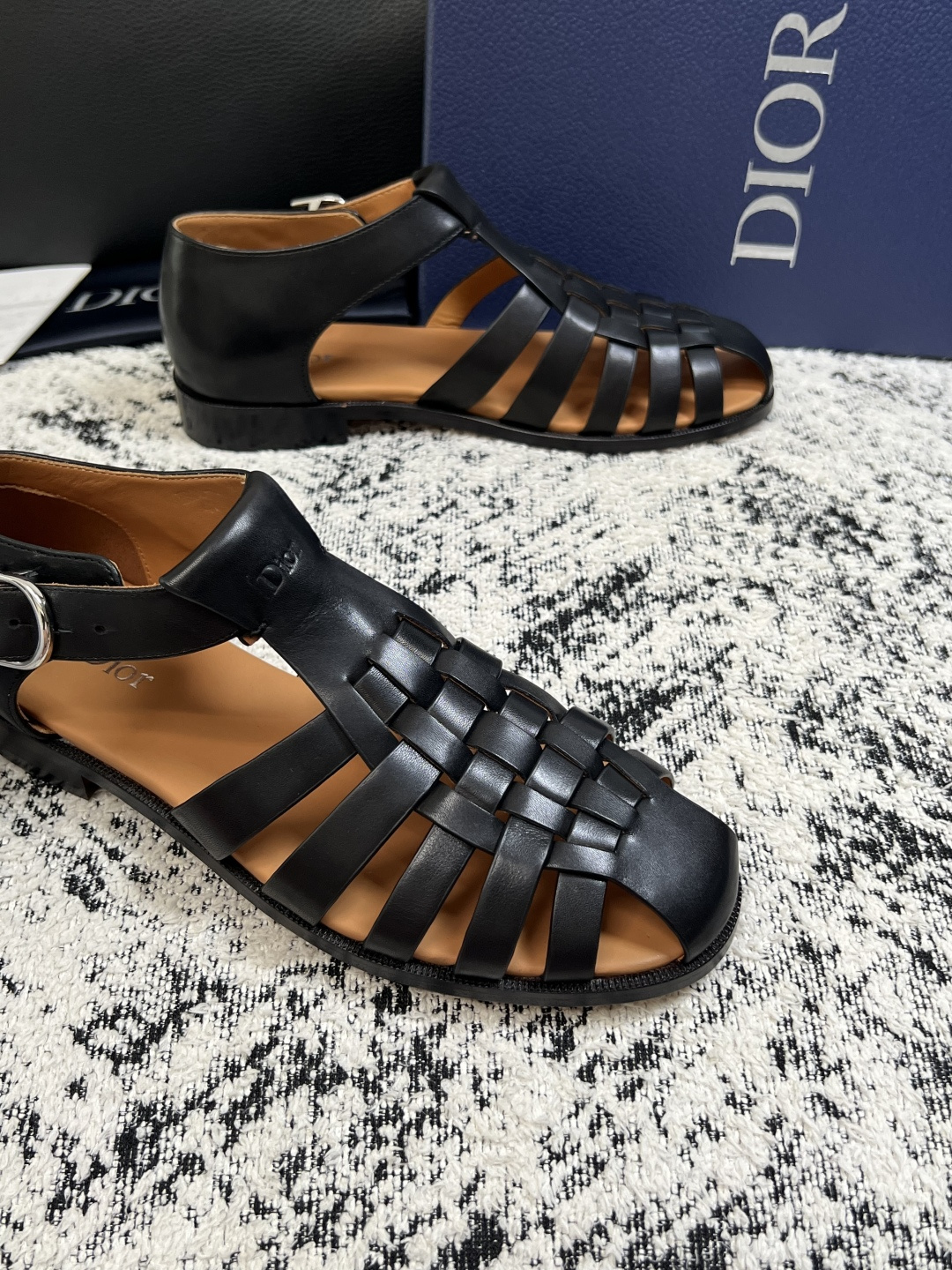 Dior  高品质  顶级工艺品  迪奥  皮鞋系列专柜同步原厂配置，意大利进口牛皮，全进口水染牛皮里垫，鞋底：原厂特供