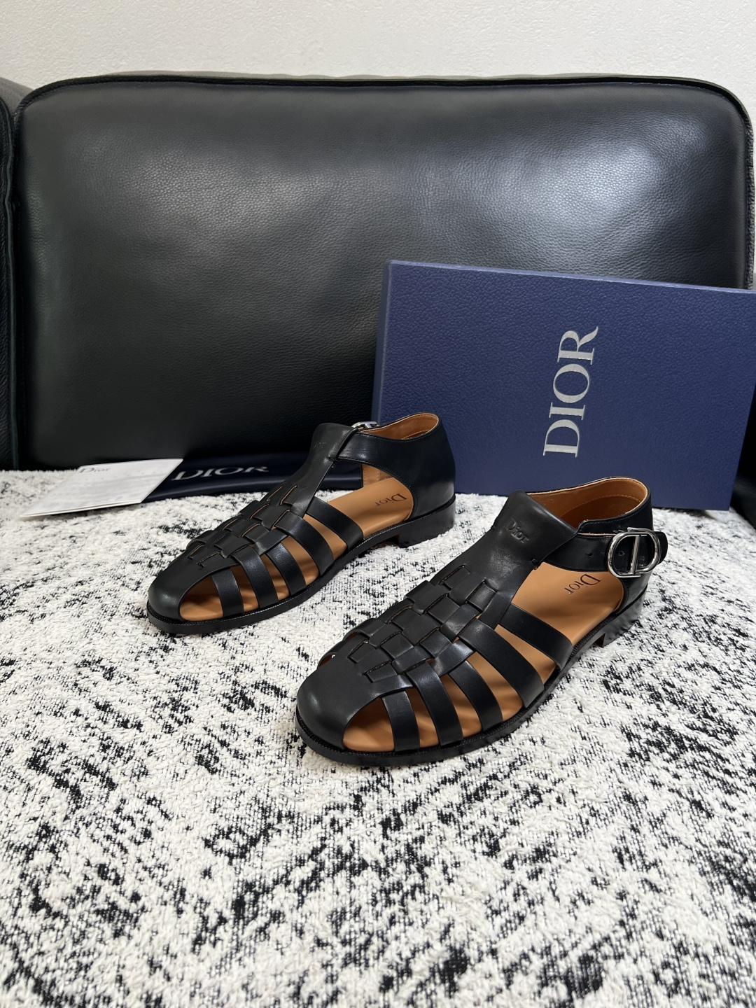 Dior  高品质  顶级工艺品  迪奥  皮鞋系列专柜同步原厂配置，意大利进口牛皮，全进口水染牛皮里垫，鞋底：原厂特供