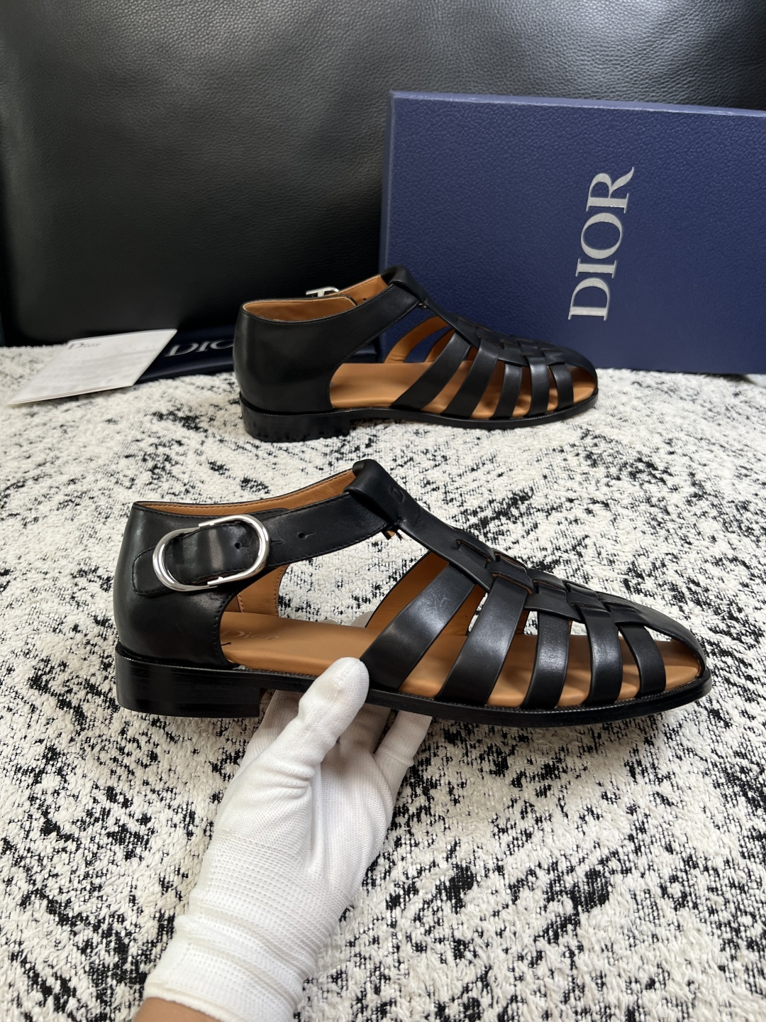 Dior  高品质  顶级工艺品  迪奥  皮鞋系列专柜同步原厂配置，意大利进口牛皮，全进口水染牛皮里垫，鞋底：原厂特供