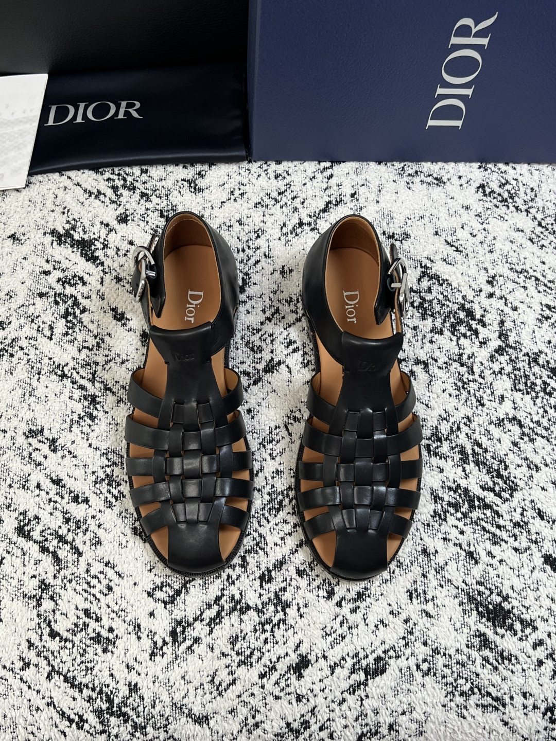 Dior  高品质  顶级工艺品  迪奥  皮鞋系列专柜同步原厂配置，意大利进口牛皮，全进口水染牛皮里垫，鞋底：原厂特供