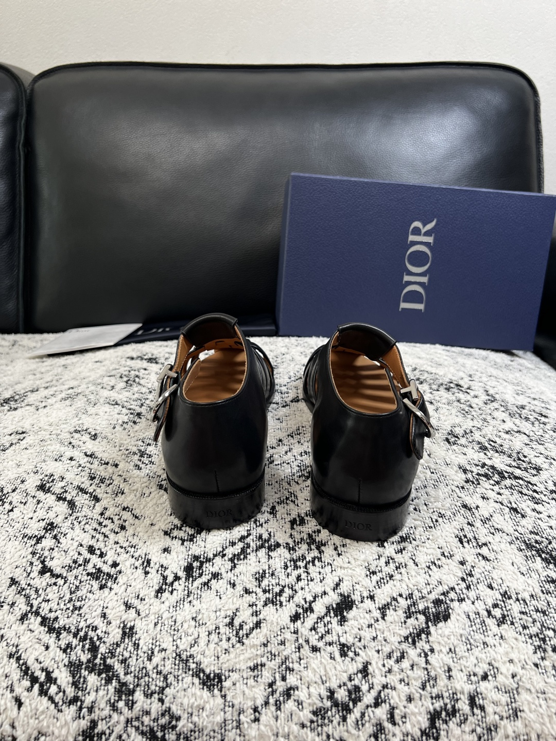 Dior  高品质  顶级工艺品  迪奥  皮鞋系列专柜同步原厂配置，意大利进口牛皮，全进口水染牛皮里垫，鞋底：原厂特供