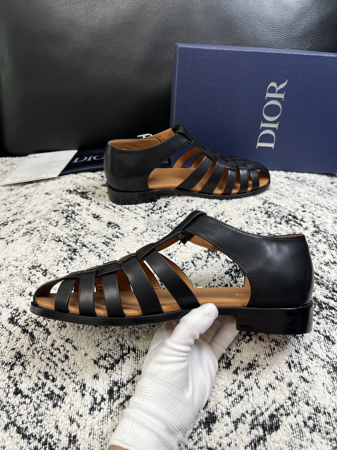 Dior  高品质  顶级工艺品  迪奥  皮鞋系列专柜同步原厂配置，意大利进口牛皮，全进口水染牛皮里垫，鞋底：原厂特供