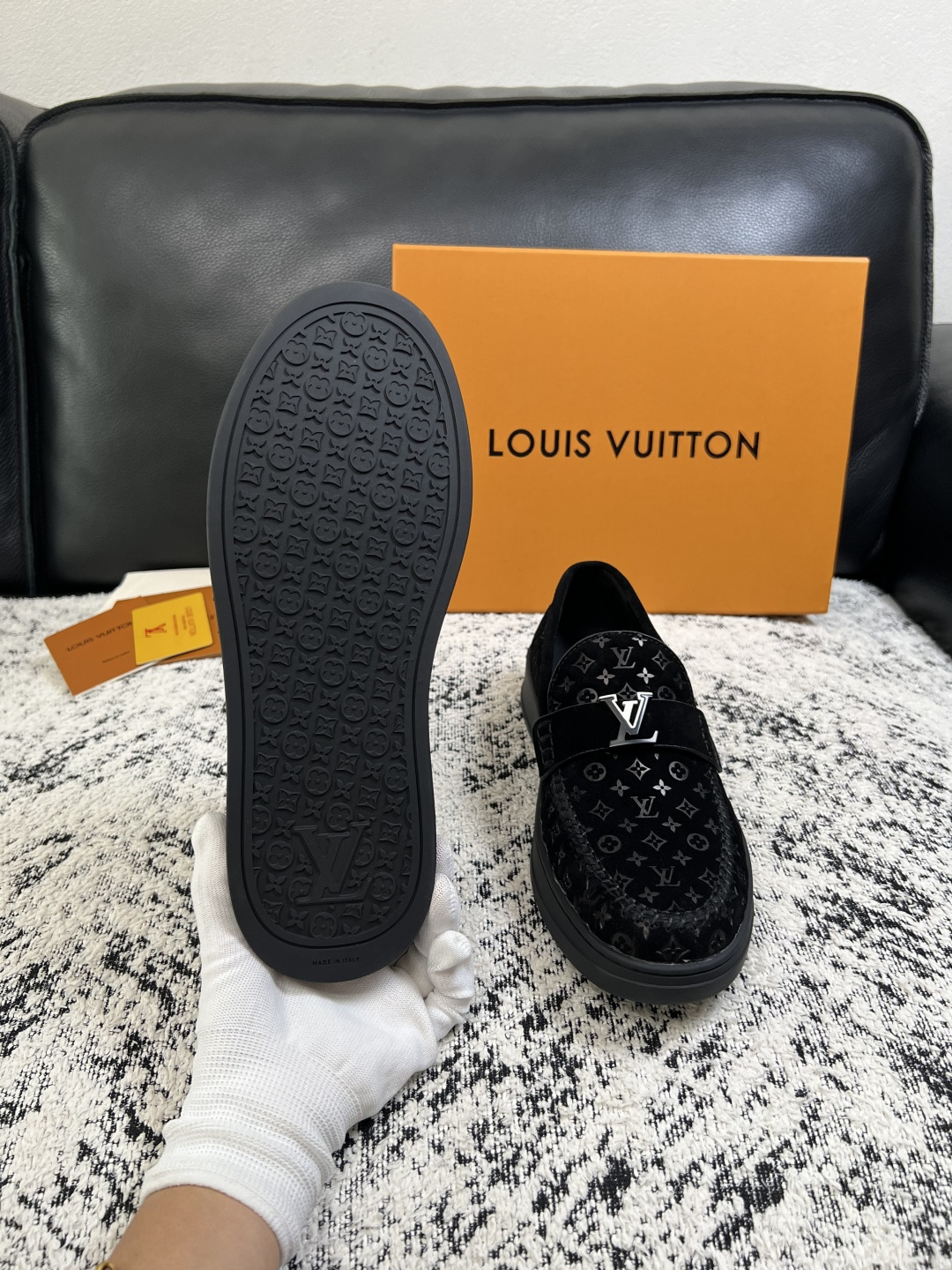 Lv  高品质  顶级工艺品  路易威登，运动板鞋专柜同步，鞋面意大利进口，高品质拼接缤纷色彩复杂工艺品，进口牛皮里垫柔
