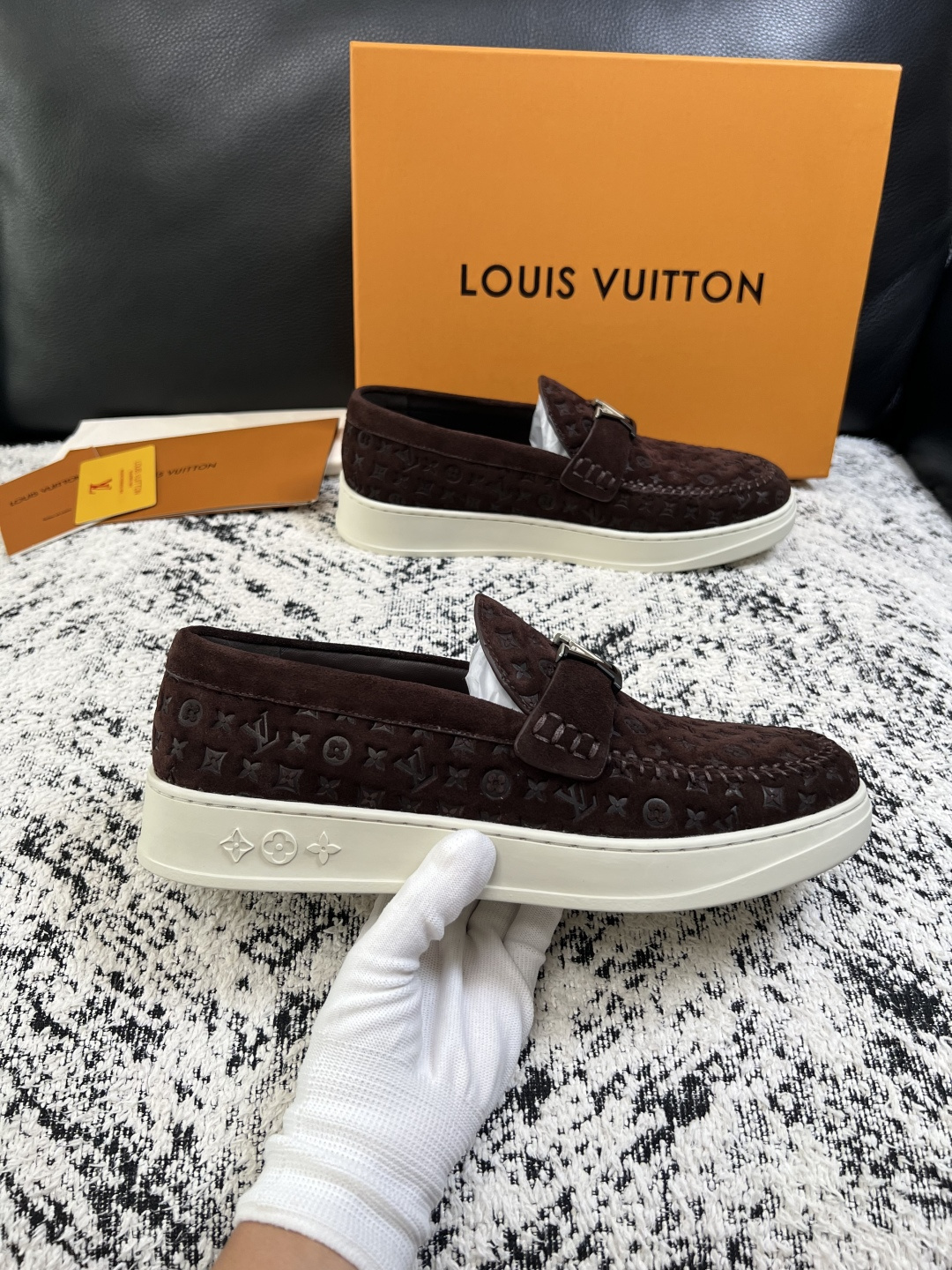 Lv  高品质  顶级工艺品  路易威登，运动板鞋专柜同步，鞋面意大利进口，高品质拼接缤纷色彩复杂工艺品，进口牛皮里垫柔