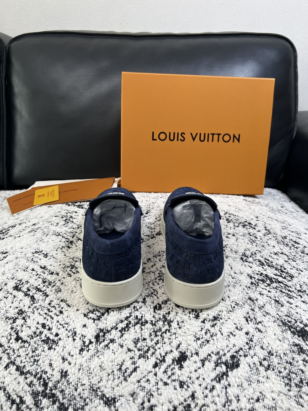 Lv  高品质  顶级工艺品  路易威登，运动板鞋专柜同步，鞋面意大利进口，高品质拼接缤纷色彩复杂工艺品，进口牛皮里垫柔