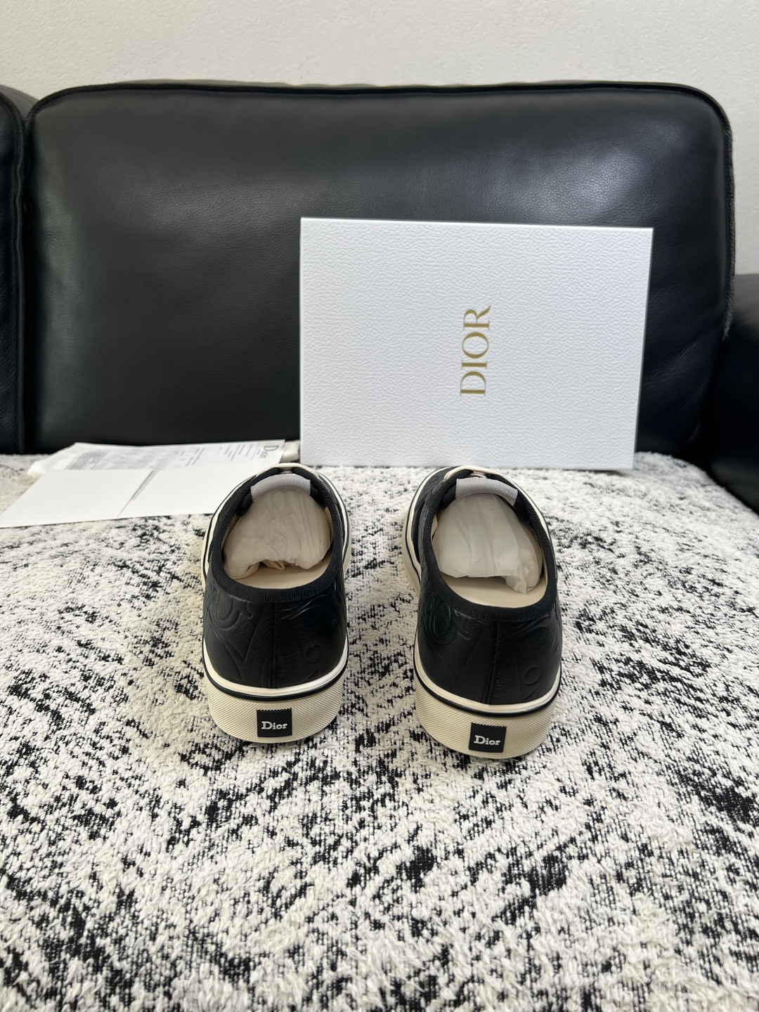Dior 高品质  顶级工艺品 迪奥  专柜同步 原厂配置，意大利进口原版牛皮面料，透气舒适进口水染牛里垫，鞋底：原厂特