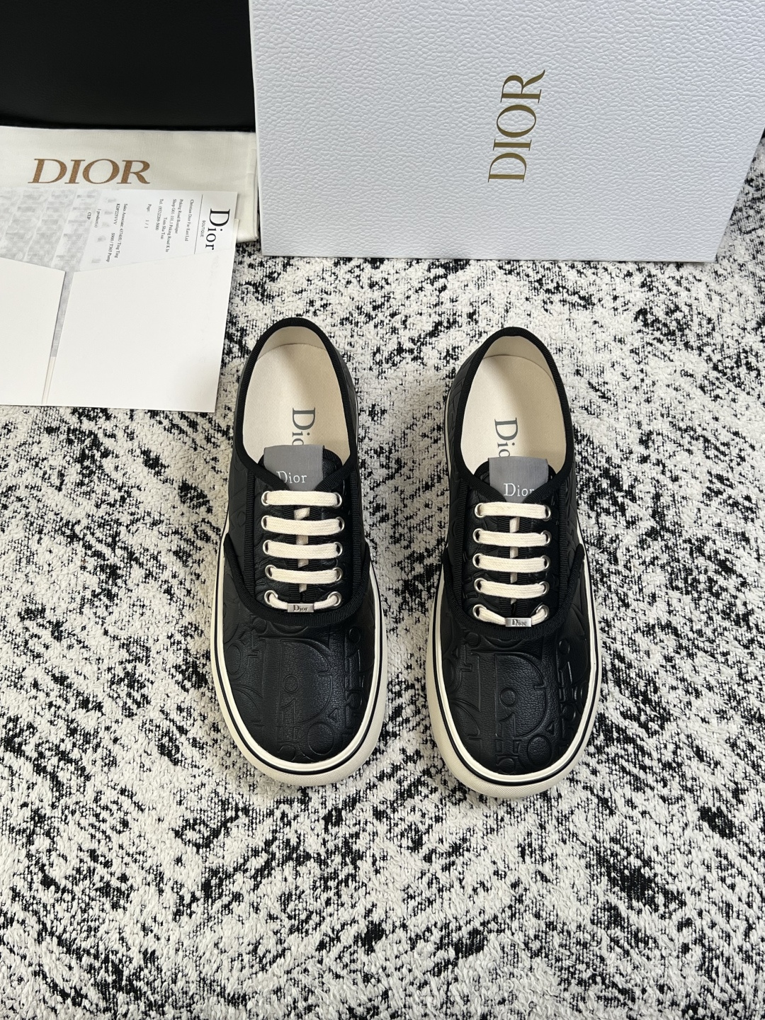 Dior 高品质  顶级工艺品 迪奥  专柜同步 原厂配置，意大利进口原版牛皮面料，透气舒适进口水染牛里垫，鞋底：原厂特