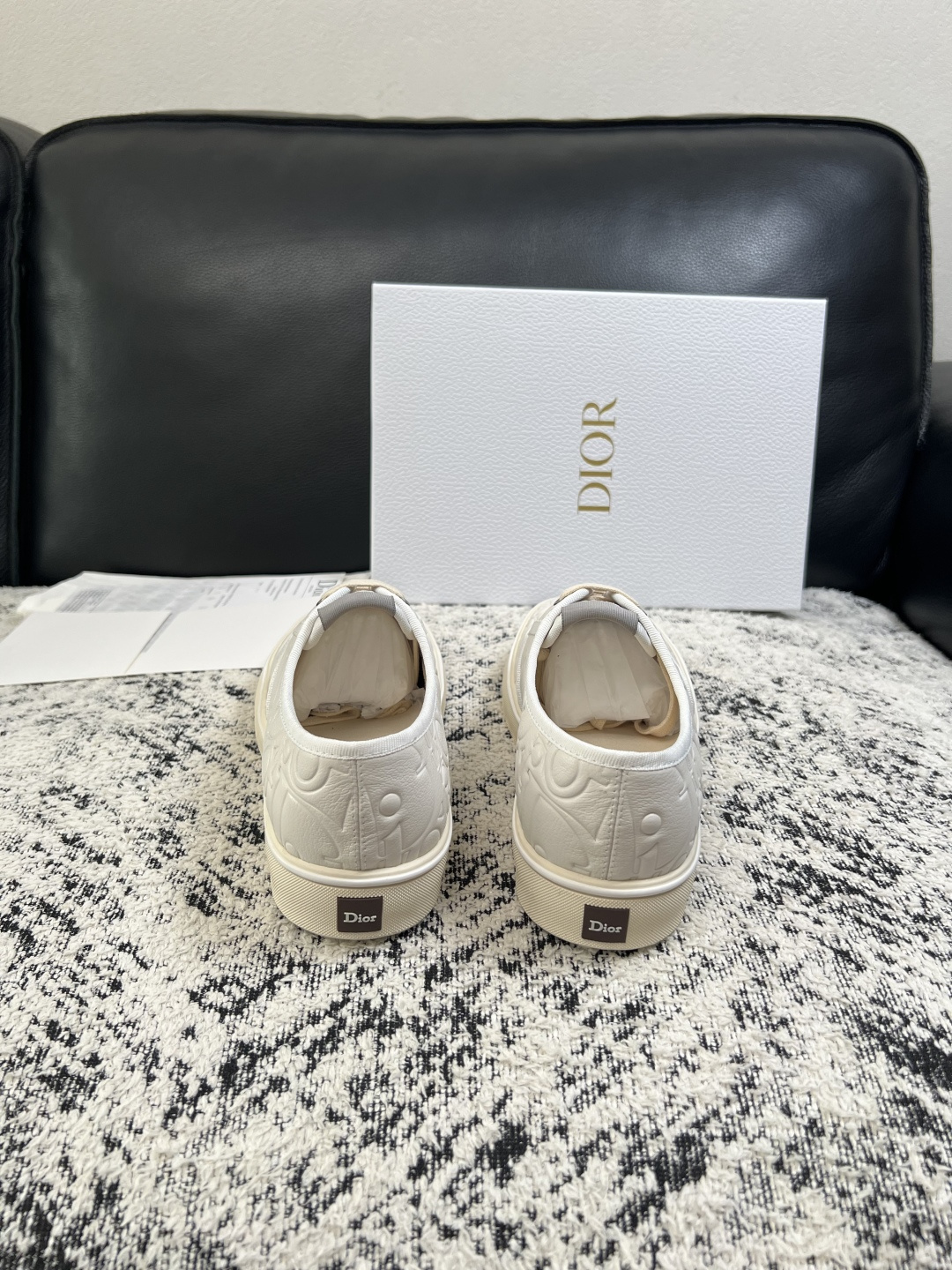 Dior 高品质  顶级工艺品 迪奥  专柜同步 原厂配置，意大利进口原版牛皮面料，透气舒适进口水染牛里垫，鞋底：原厂特