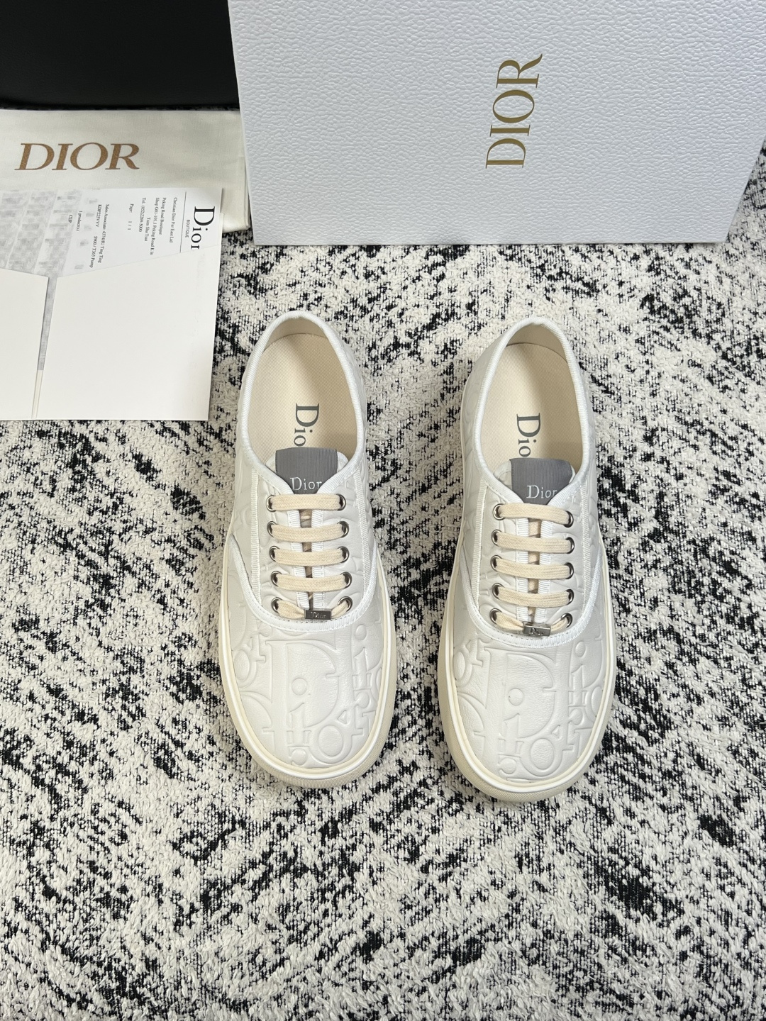 Dior 高品质  顶级工艺品 迪奥  专柜同步 原厂配置，意大利进口原版牛皮面料，透气舒适进口水染牛里垫，鞋底：原厂特