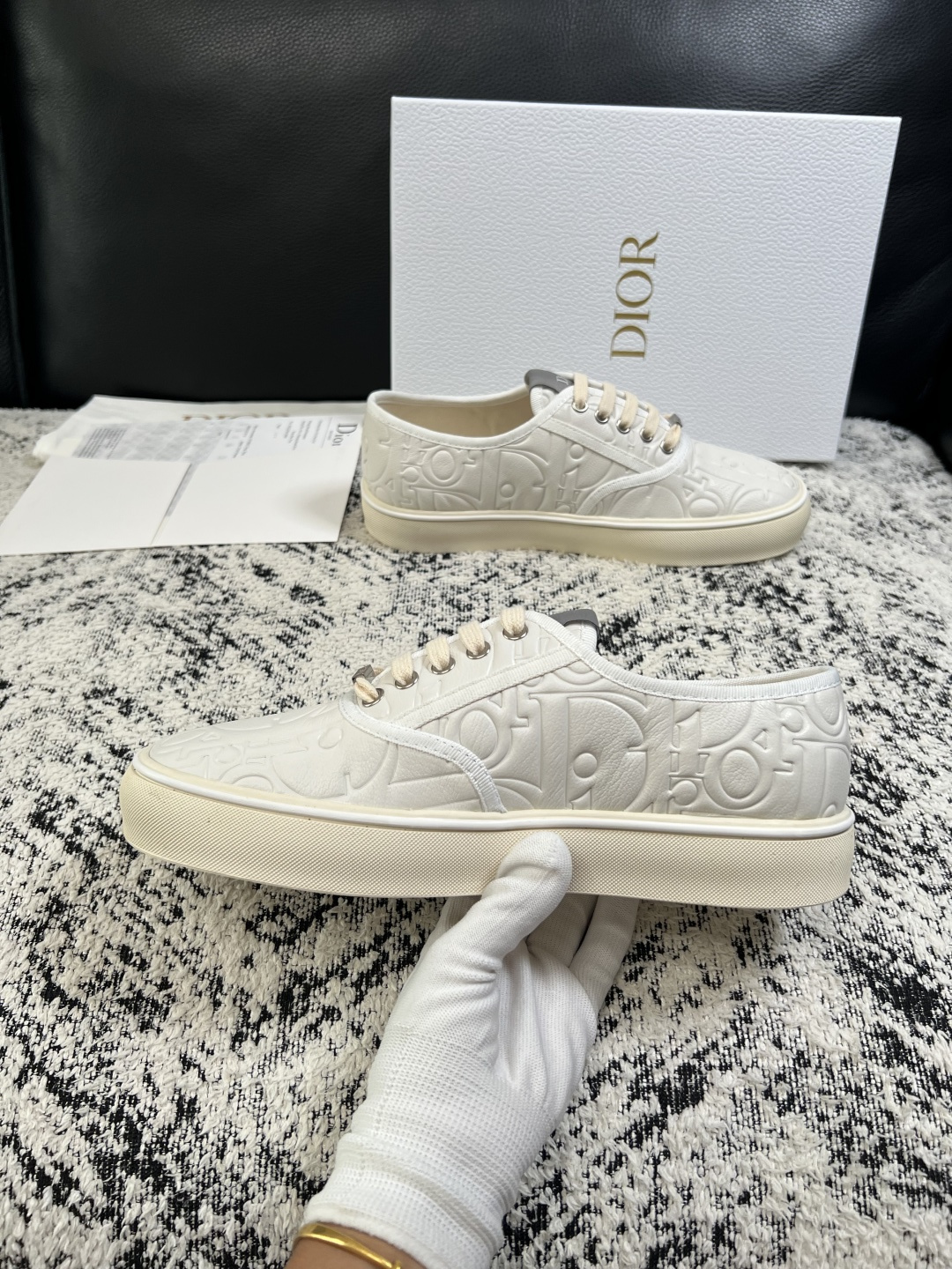Dior 高品质  顶级工艺品 迪奥  专柜同步 原厂配置，意大利进口原版牛皮面料，透气舒适进口水染牛里垫，鞋底：原厂特