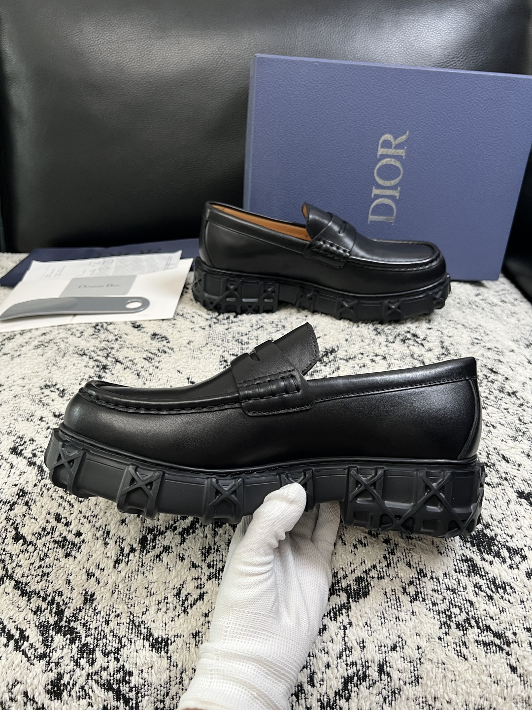 Dior  高品质 顶级工艺品 迪奥  专柜同步 原厂配置，意大利进口原版牛皮面料，透气舒适进口水染牛里垫，鞋底：原厂特