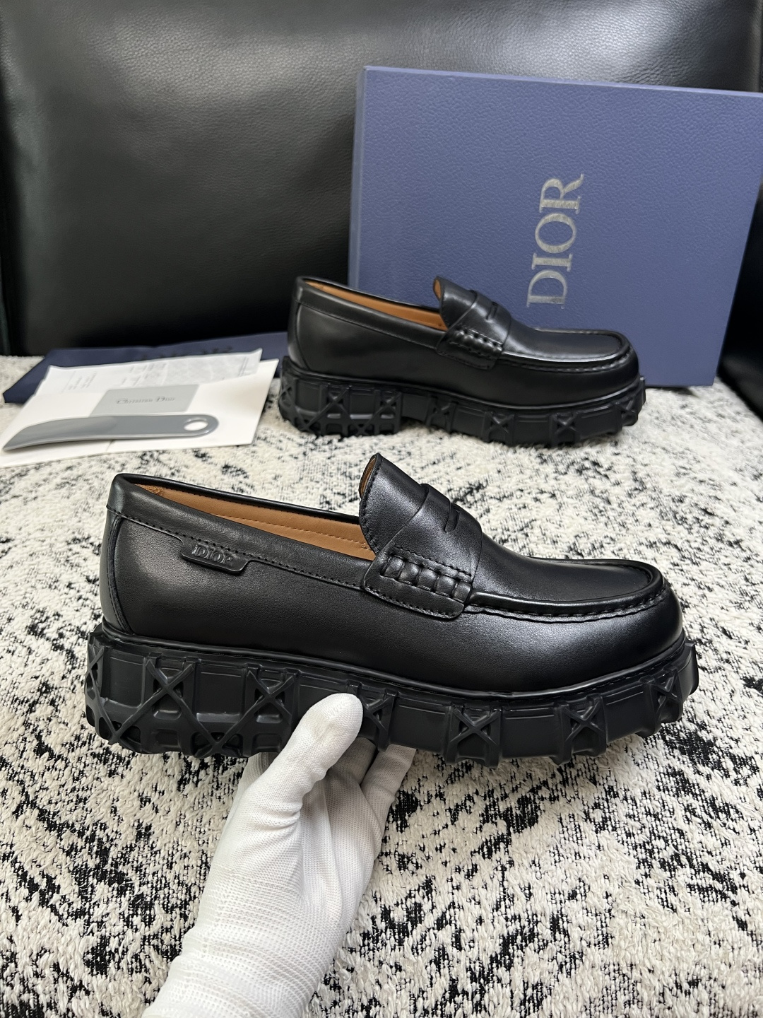 Dior  高品质 顶级工艺品 迪奥  专柜同步 原厂配置，意大利进口原版牛皮面料，透气舒适进口水染牛里垫，鞋底：原厂特