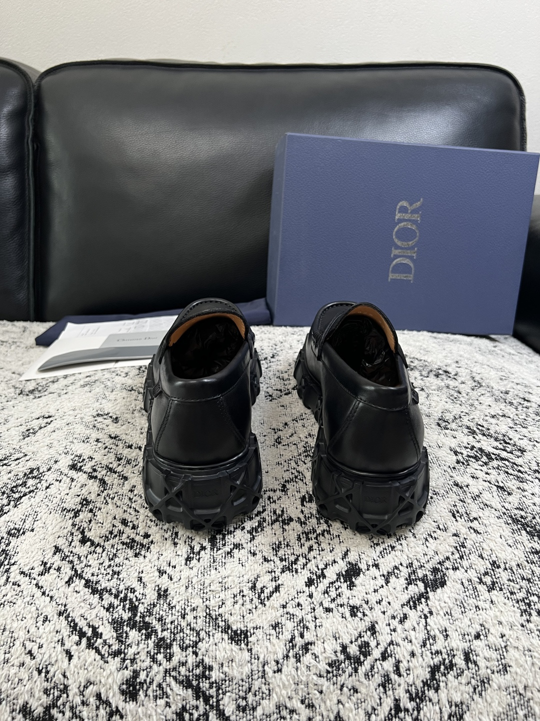 Dior  高品质 顶级工艺品 迪奥  专柜同步 原厂配置，意大利进口原版牛皮面料，透气舒适进口水染牛里垫，鞋底：原厂特
