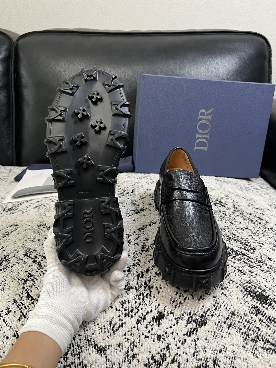 Dior  高品质 顶级工艺品 迪奥  专柜同步 原厂配置，意大利进口原版牛皮面料，透气舒适进口水染牛里垫，鞋底：原厂特