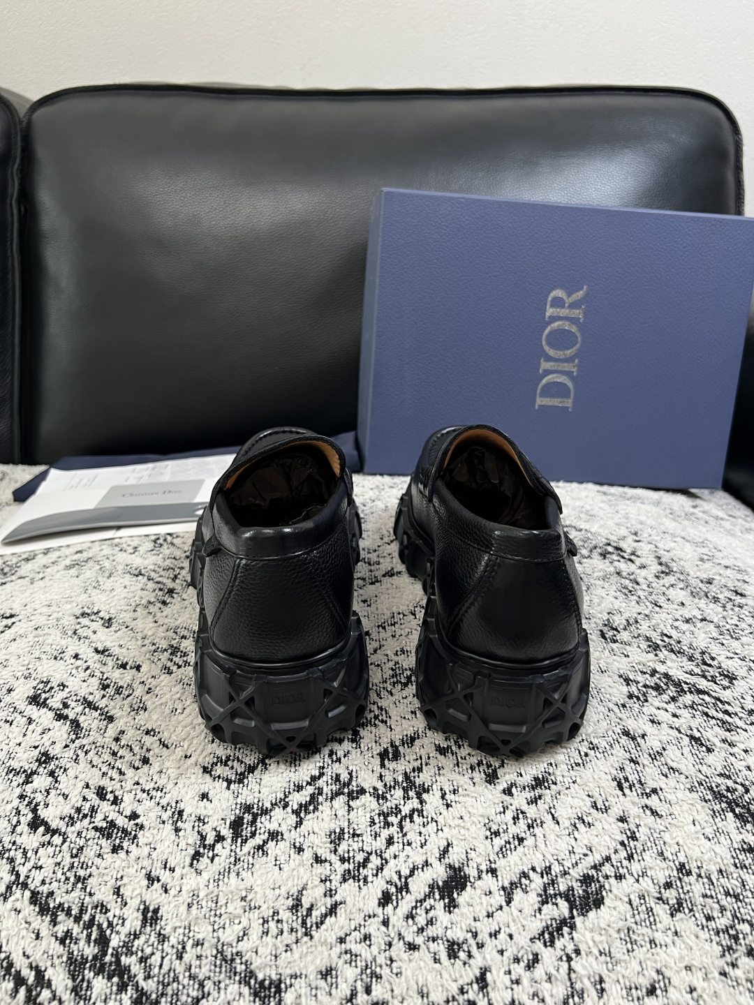 Dior  高品质 顶级工艺品 迪奥  专柜同步 原厂配置，意大利进口原版牛皮面料，透气舒适进口水染牛里垫，鞋底：原厂特