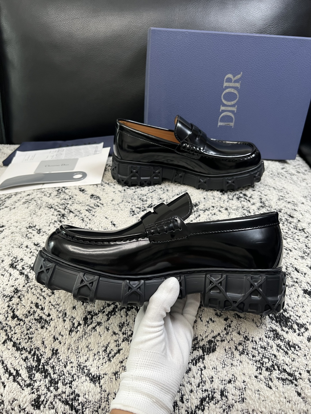 Dior  高品质 顶级工艺品 迪奥  专柜同步 原厂配置，意大利进口原版牛皮面料，透气舒适进口水染牛里垫，鞋底：原厂特