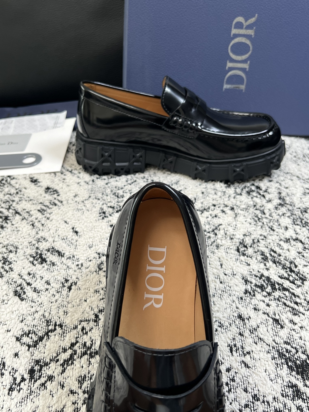 Dior  高品质 顶级工艺品 迪奥  专柜同步 原厂配置，意大利进口原版牛皮面料，透气舒适进口水染牛里垫，鞋底：原厂特