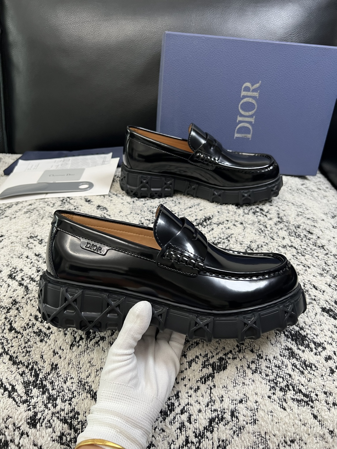 Dior  高品质 顶级工艺品 迪奥  专柜同步 原厂配置，意大利进口原版牛皮面料，透气舒适进口水染牛里垫，鞋底：原厂特