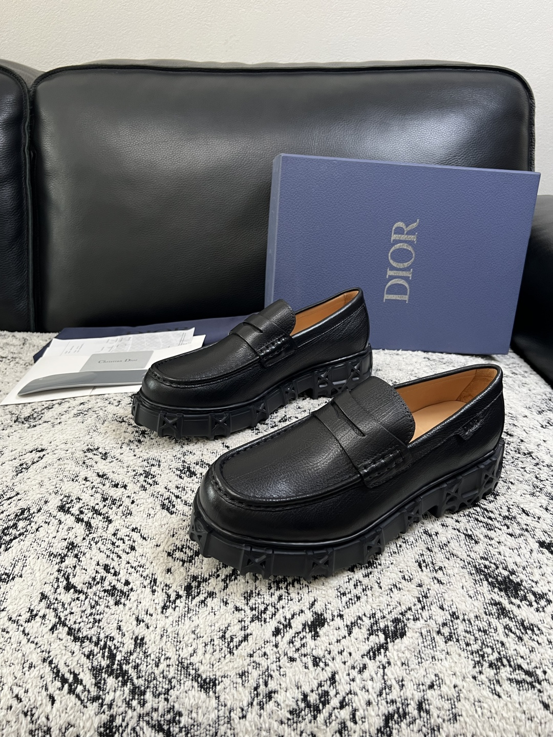 Dior  高品质 顶级工艺品 迪奥  专柜同步 原厂配置，意大利进口原版牛皮面料，透气舒适进口水染牛里垫，鞋底：原厂特