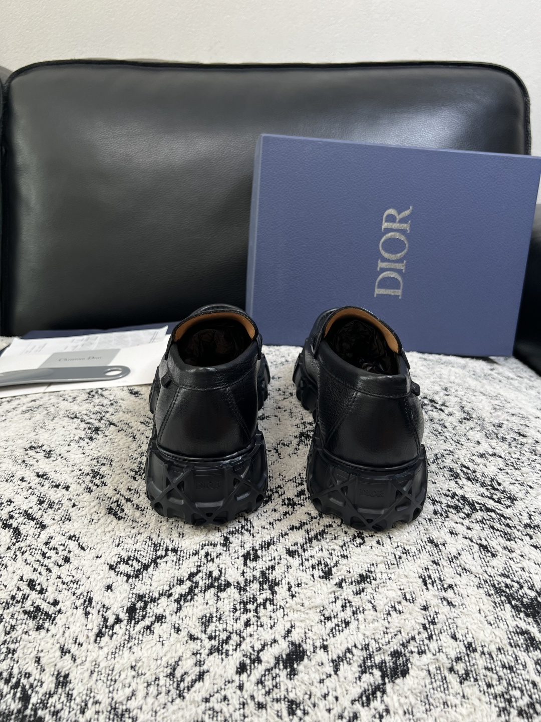 Dior  高品质 顶级工艺品 迪奥  专柜同步 原厂配置，意大利进口原版牛皮面料，透气舒适进口水染牛里垫，鞋底：原厂特