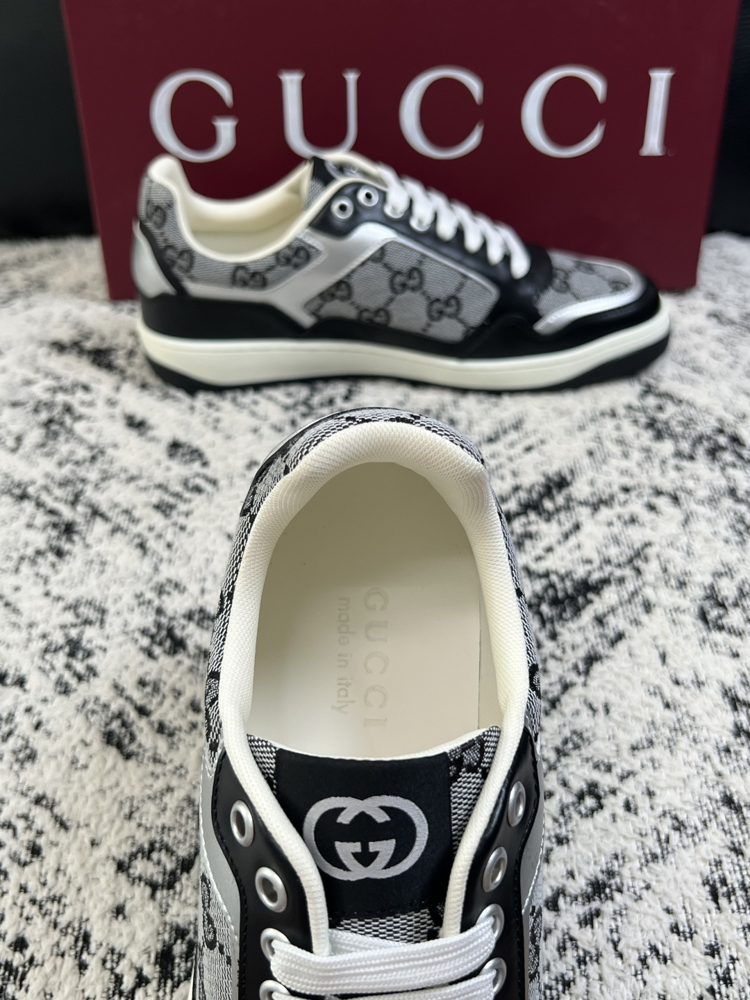 Gucci  高品质  顶级工艺品  古奇专柜新款，原厂配置意大利进口牛皮面料，进口牛皮内里垫，透气舒适，鞋底：原厂特供