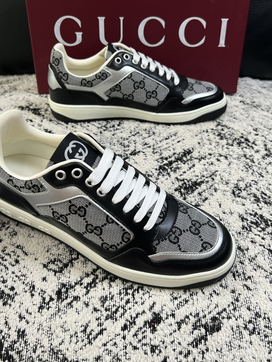 Gucci  高品质  顶级工艺品  古奇专柜新款，原厂配置意大利进口牛皮面料，进口牛皮内里垫，透气舒适，鞋底：原厂特供