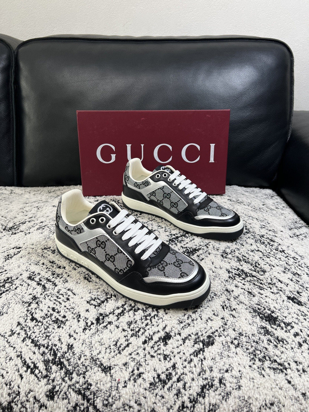 Gucci  高品质  顶级工艺品  古奇专柜新款，原厂配置意大利进口牛皮面料，进口牛皮内里垫，透气舒适，鞋底：原厂特供