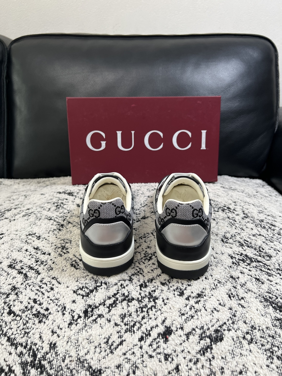 Gucci  高品质  顶级工艺品  古奇专柜新款，原厂配置意大利进口牛皮面料，进口牛皮内里垫，透气舒适，鞋底：原厂特供