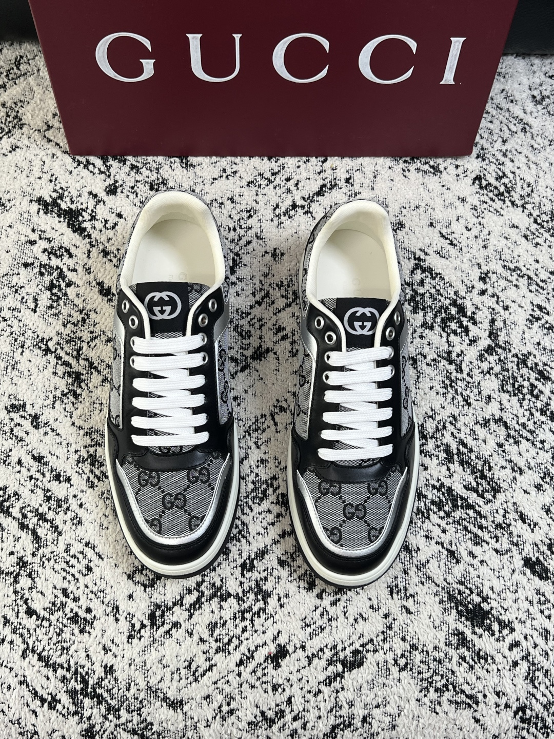 Gucci  高品质  顶级工艺品  古奇专柜新款，原厂配置意大利进口牛皮面料，进口牛皮内里垫，透气舒适，鞋底：原厂特供