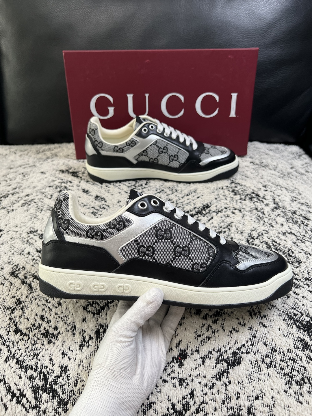 Gucci  高品质  顶级工艺品  古奇专柜新款，原厂配置意大利进口牛皮面料，进口牛皮内里垫，透气舒适，鞋底：原厂特供