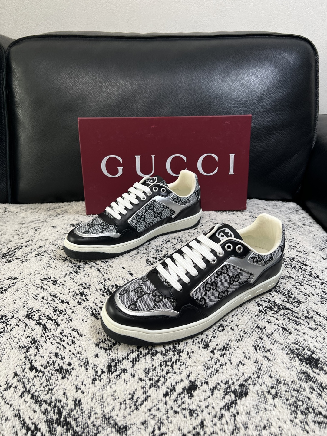 Gucci  高品质  顶级工艺品  古奇专柜新款，原厂配置意大利进口牛皮面料，进口牛皮内里垫，透气舒适，鞋底：原厂特供