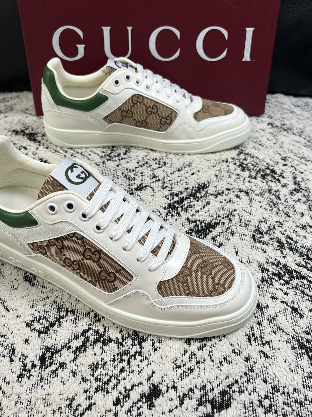 Gucci  高品质  顶级工艺品  古奇专柜新款，原厂配置意大利进口牛皮面料，进口牛皮内里垫，透气舒适，鞋底：原厂特供