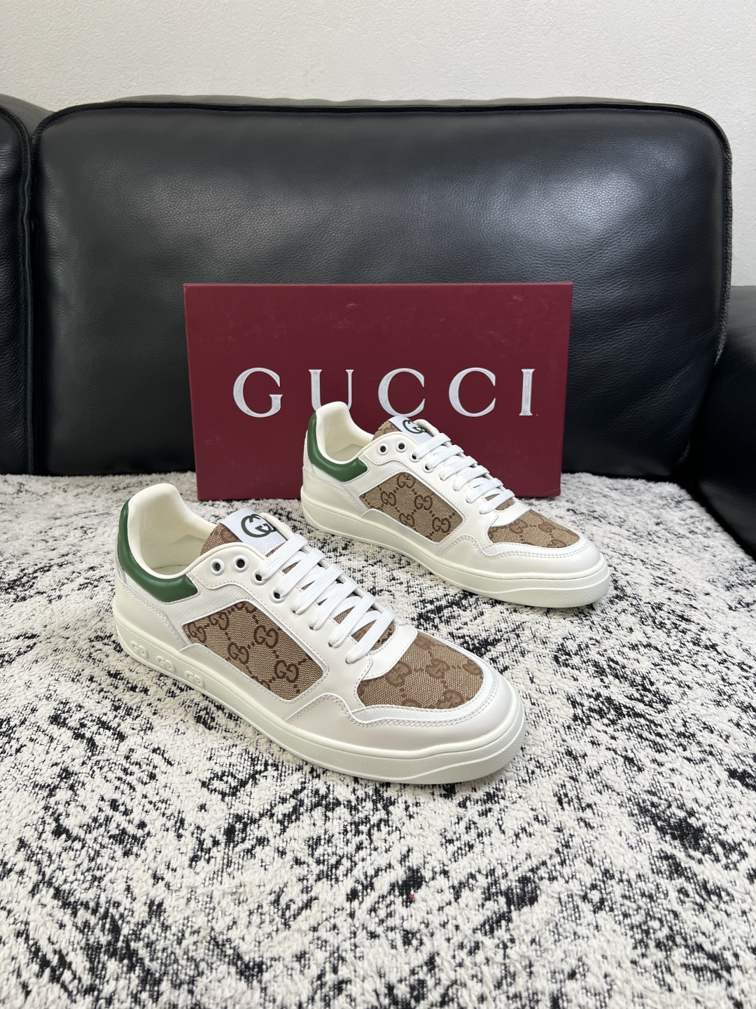 Gucci  高品质  顶级工艺品  古奇专柜新款，原厂配置意大利进口牛皮面料，进口牛皮内里垫，透气舒适，鞋底：原厂特供
