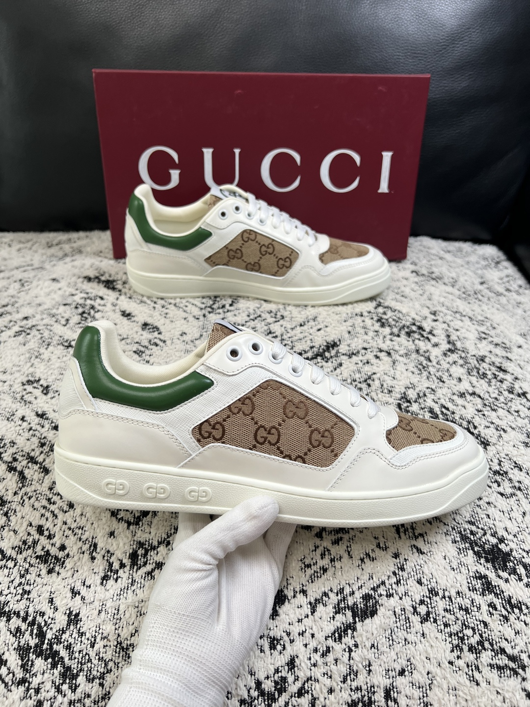 Gucci  高品质  顶级工艺品  古奇专柜新款，原厂配置意大利进口牛皮面料，进口牛皮内里垫，透气舒适，鞋底：原厂特供