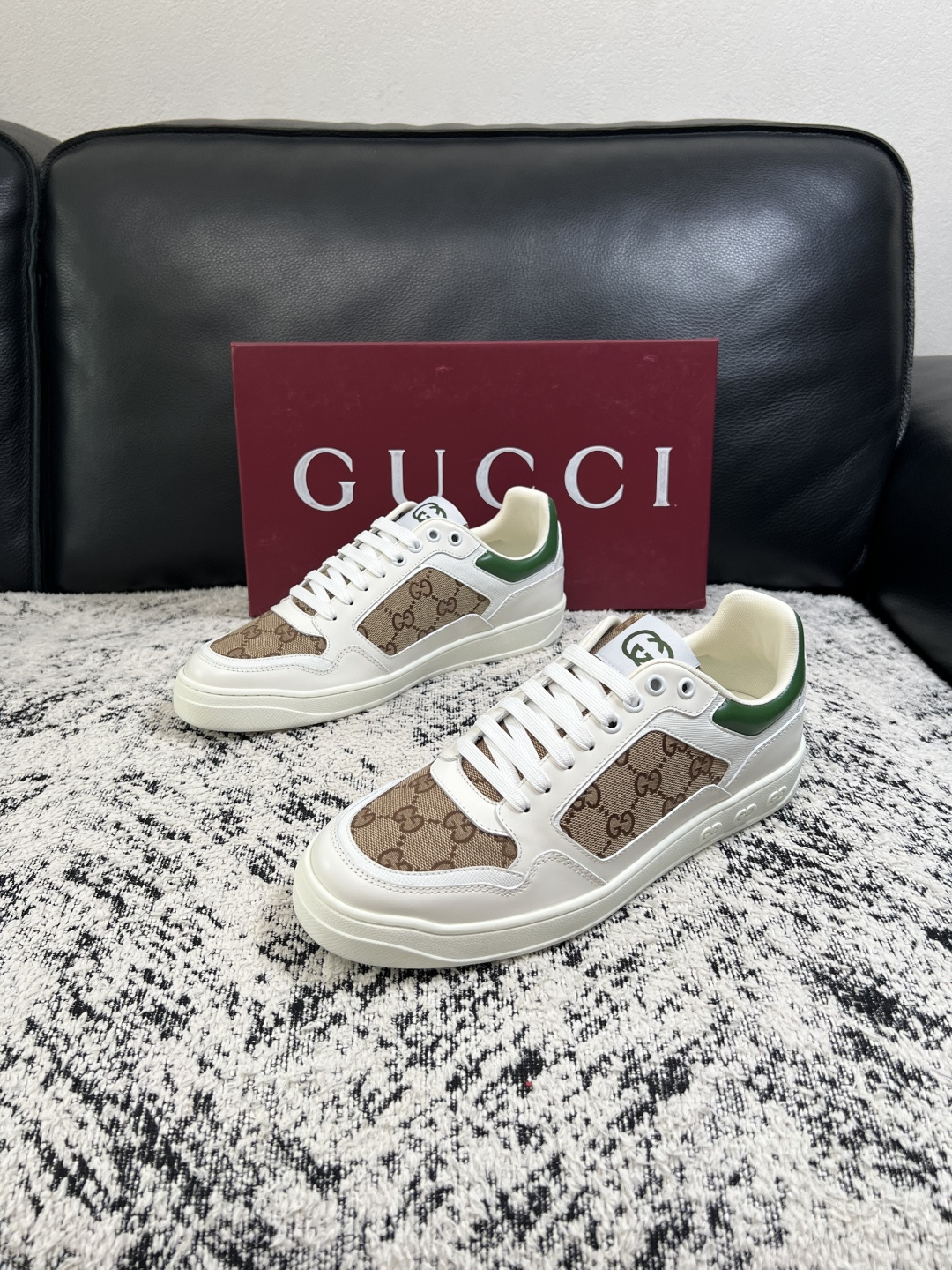 Gucci  高品质  顶级工艺品  古奇专柜新款，原厂配置意大利进口牛皮面料，进口牛皮内里垫，透气舒适，鞋底：原厂特供