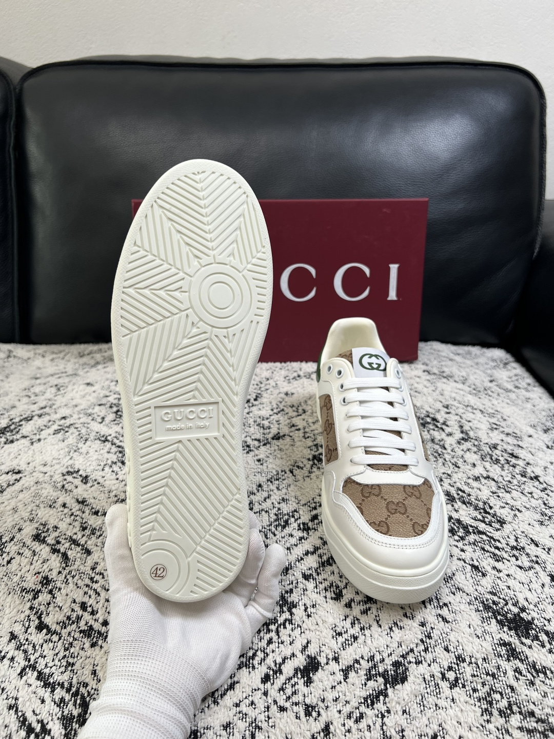 Gucci  高品质  顶级工艺品  古奇专柜新款，原厂配置意大利进口牛皮面料，进口牛皮内里垫，透气舒适，鞋底：原厂特供