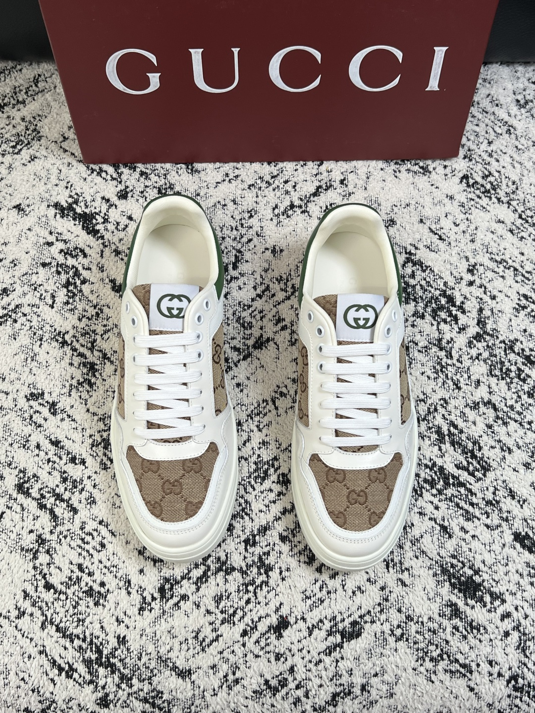 Gucci  高品质  顶级工艺品  古奇专柜新款，原厂配置意大利进口牛皮面料，进口牛皮内里垫，透气舒适，鞋底：原厂特供