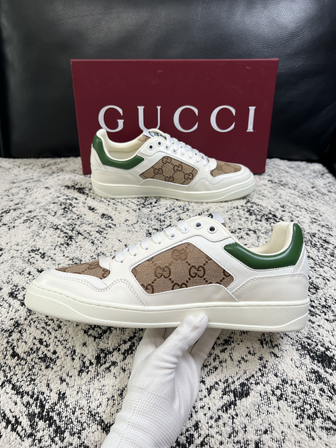Gucci  高品质  顶级工艺品  古奇专柜新款，原厂配置意大利进口牛皮面料，进口牛皮内里垫，透气舒适，鞋底：原厂特供
