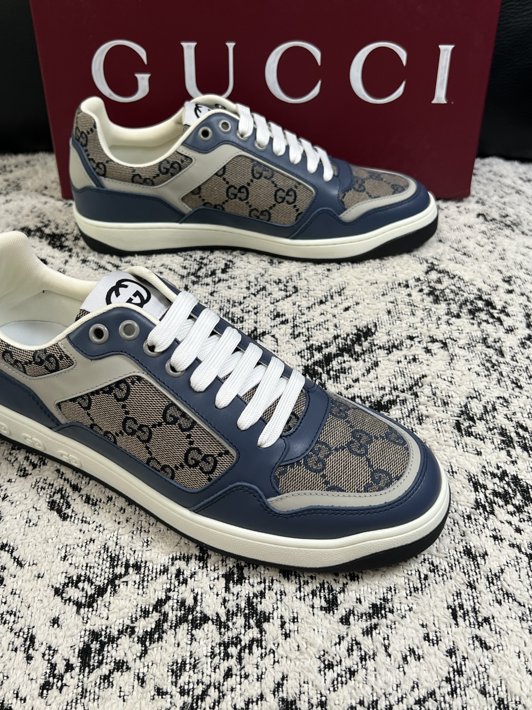 Gucci  高品质  顶级工艺品  古奇专柜新款，原厂配置意大利进口牛皮面料，进口牛皮内里垫，透气舒适，鞋底：原厂特供