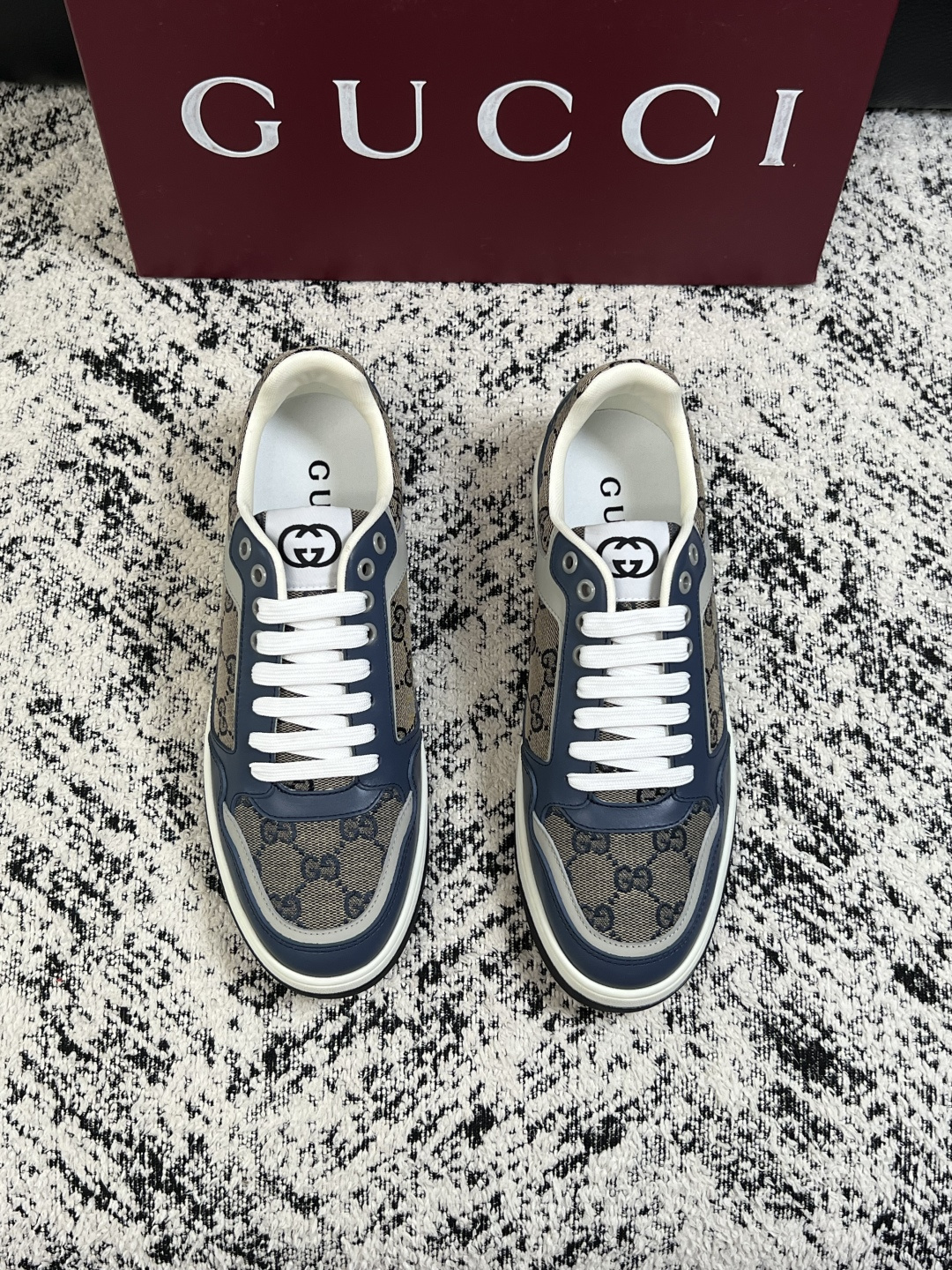 Gucci  高品质  顶级工艺品  古奇专柜新款，原厂配置意大利进口牛皮面料，进口牛皮内里垫，透气舒适，鞋底：原厂特供