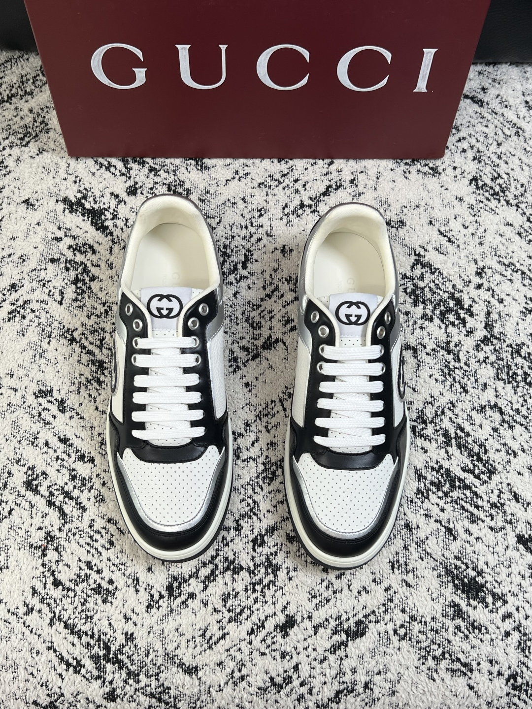 Gucci  高品质  顶级工艺品  古奇专柜新款，原厂配置意大利进口牛皮面料，进口牛皮内里垫，透气舒适，鞋底：原厂特供