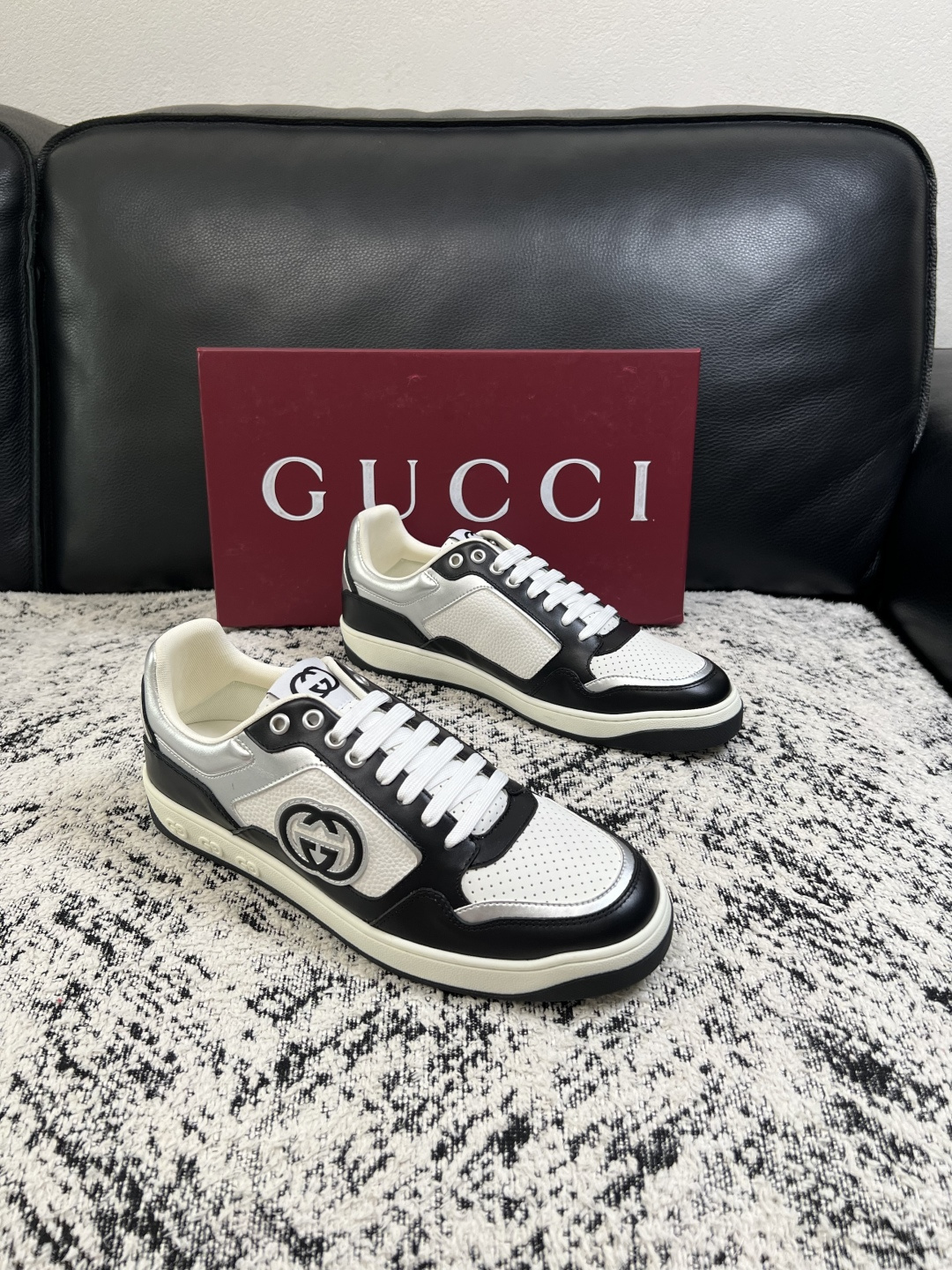 Gucci  高品质  顶级工艺品  古奇专柜新款，原厂配置意大利进口牛皮面料，进口牛皮内里垫，透气舒适，鞋底：原厂特供