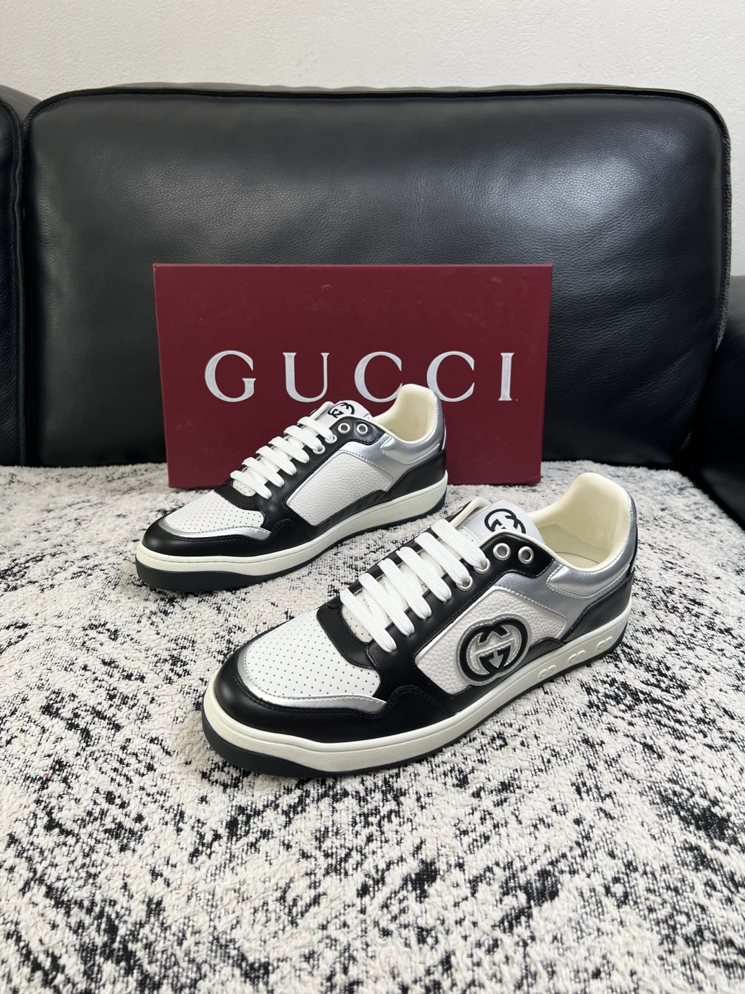 Gucci  高品质  顶级工艺品  古奇专柜新款，原厂配置意大利进口牛皮面料，进口牛皮内里垫，透气舒适，鞋底：原厂特供