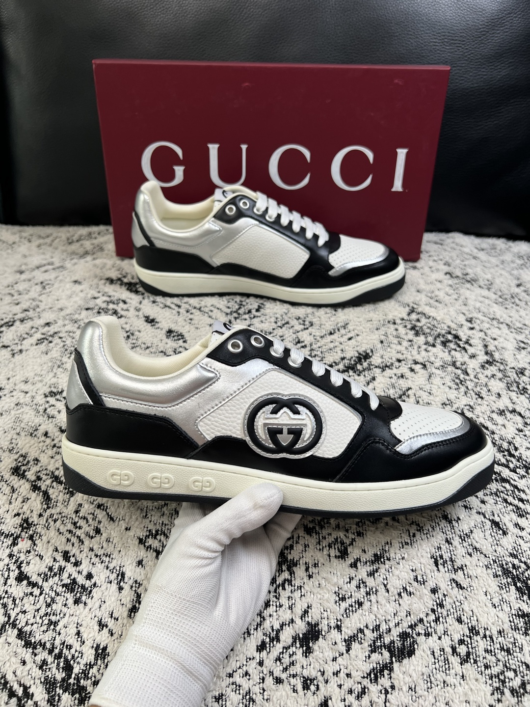 Gucci  高品质  顶级工艺品  古奇专柜新款，原厂配置意大利进口牛皮面料，进口牛皮内里垫，透气舒适，鞋底：原厂特供