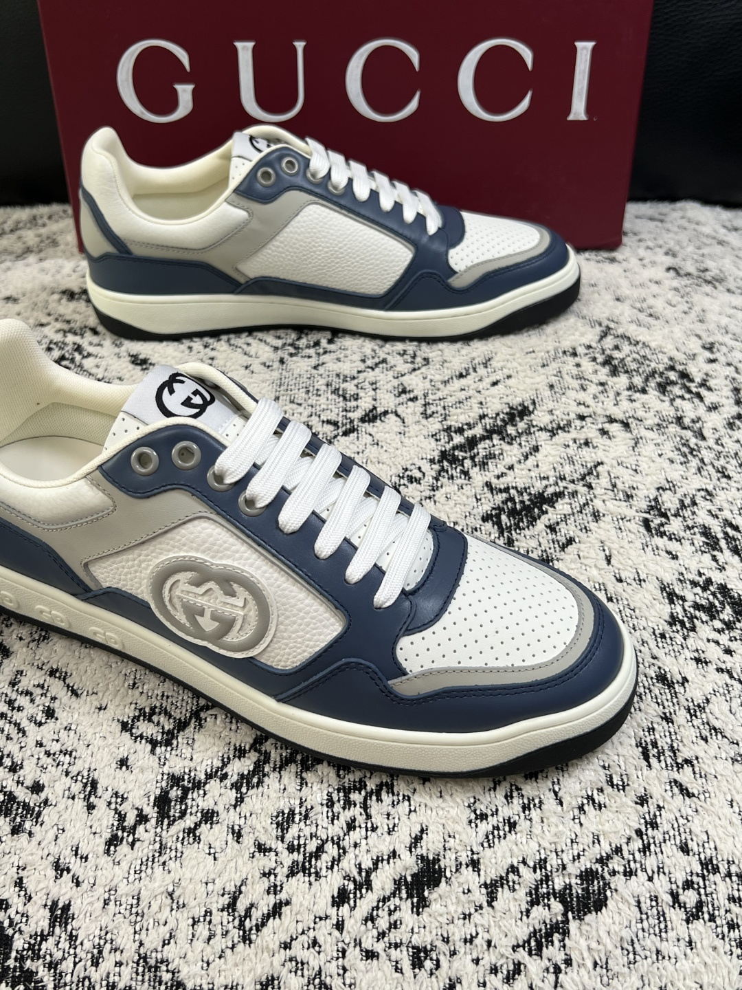 Gucci  高品质  顶级工艺品  古奇专柜新款，原厂配置意大利进口牛皮面料，进口牛皮内里垫，透气舒适，鞋底：原厂特供