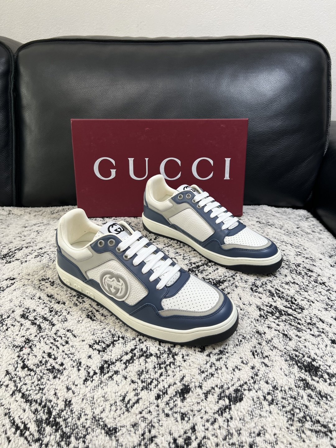 Gucci  高品质  顶级工艺品  古奇专柜新款，原厂配置意大利进口牛皮面料，进口牛皮内里垫，透气舒适，鞋底：原厂特供
