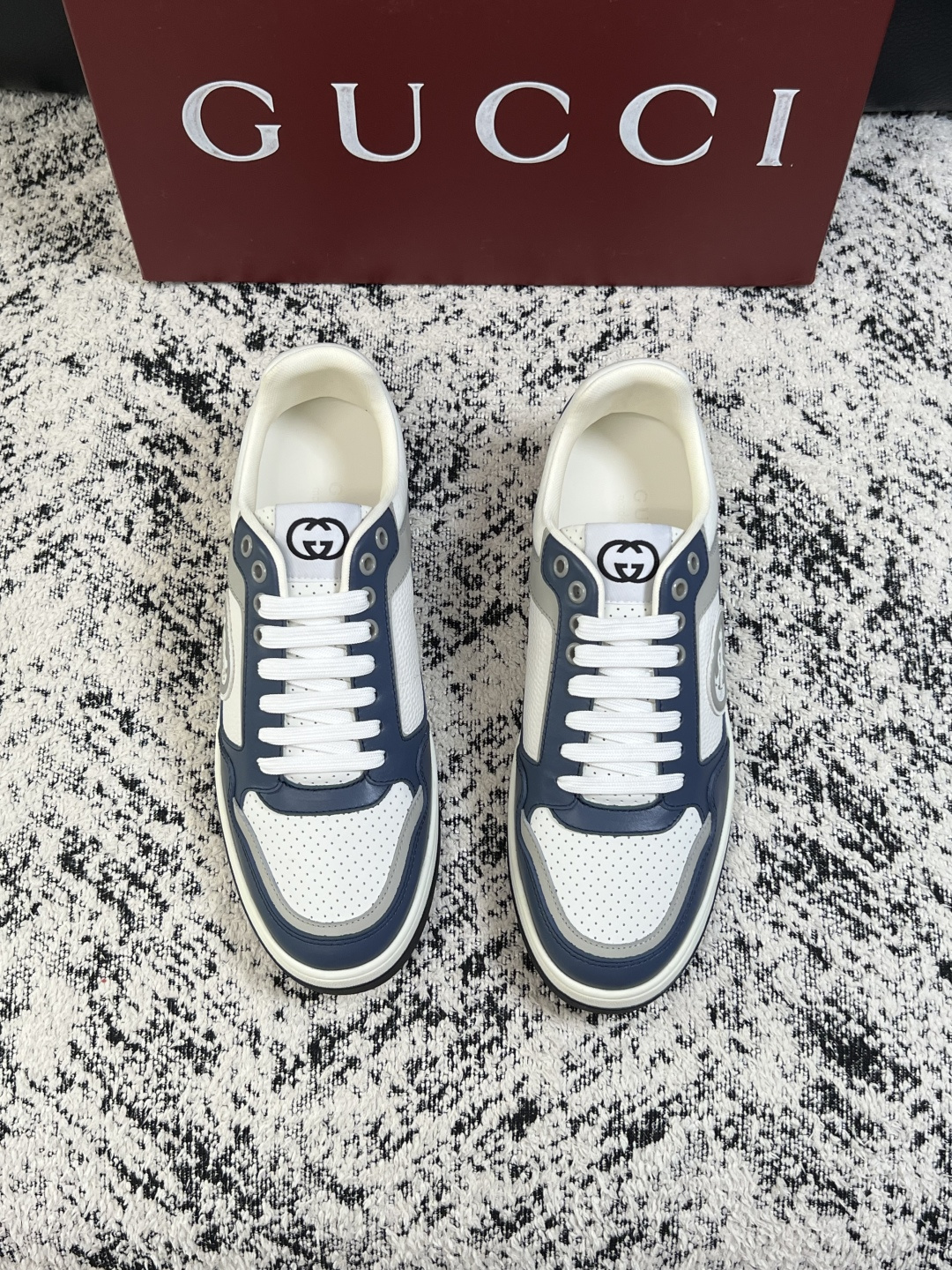 Gucci  高品质  顶级工艺品  古奇专柜新款，原厂配置意大利进口牛皮面料，进口牛皮内里垫，透气舒适，鞋底：原厂特供