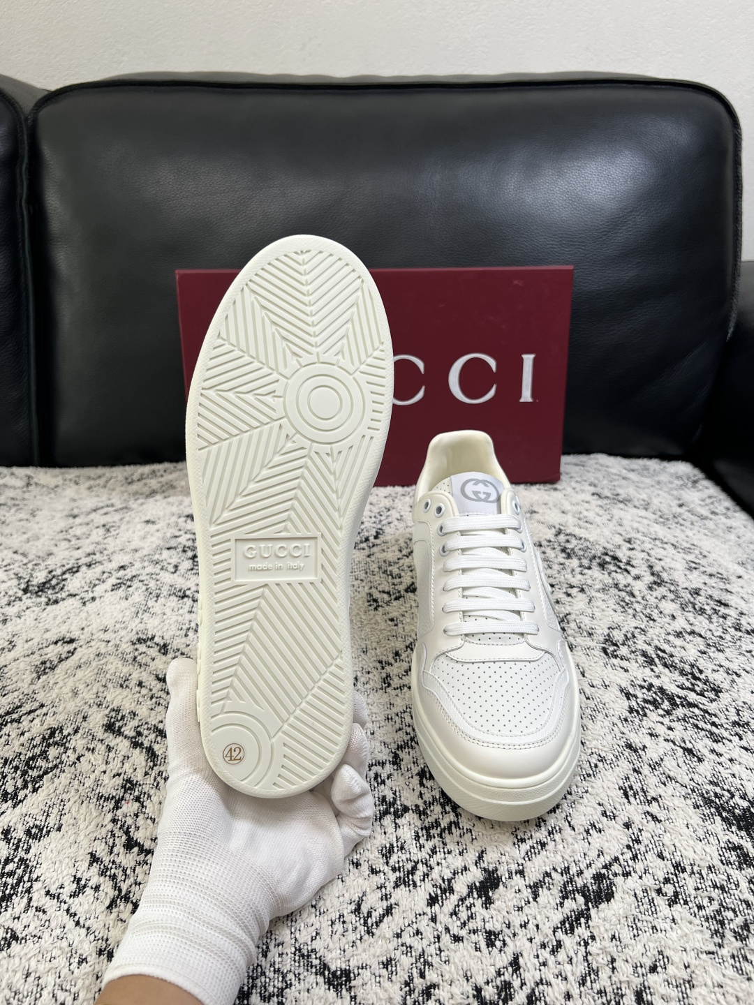 Gucci  高品质  顶级工艺品  古奇专柜新款，原厂配置意大利进口牛皮面料，进口牛皮内里垫，透气舒适，鞋底：原厂特供